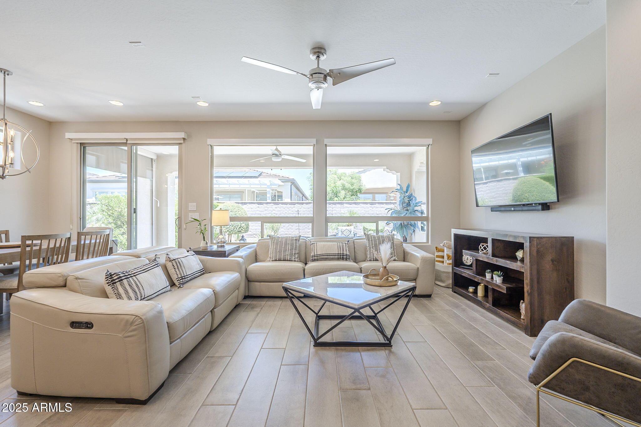758 E FARMERS Lane