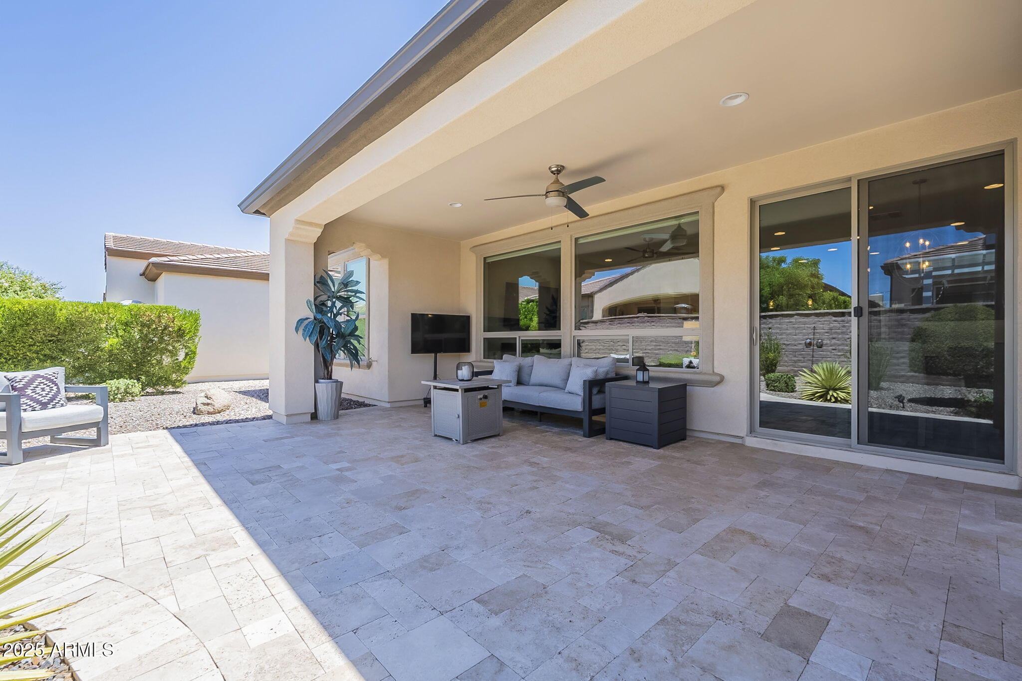 758 E FARMERS Lane