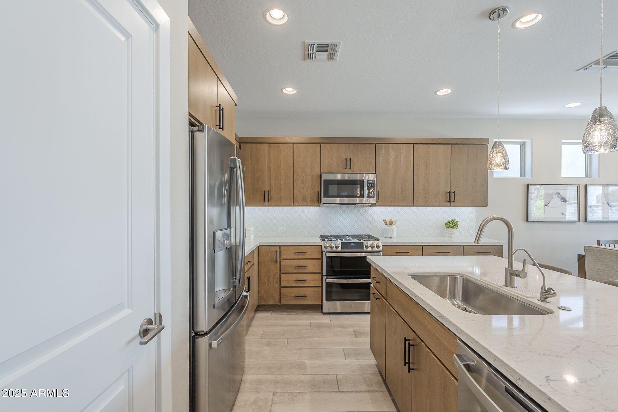 758 E FARMERS Lane
