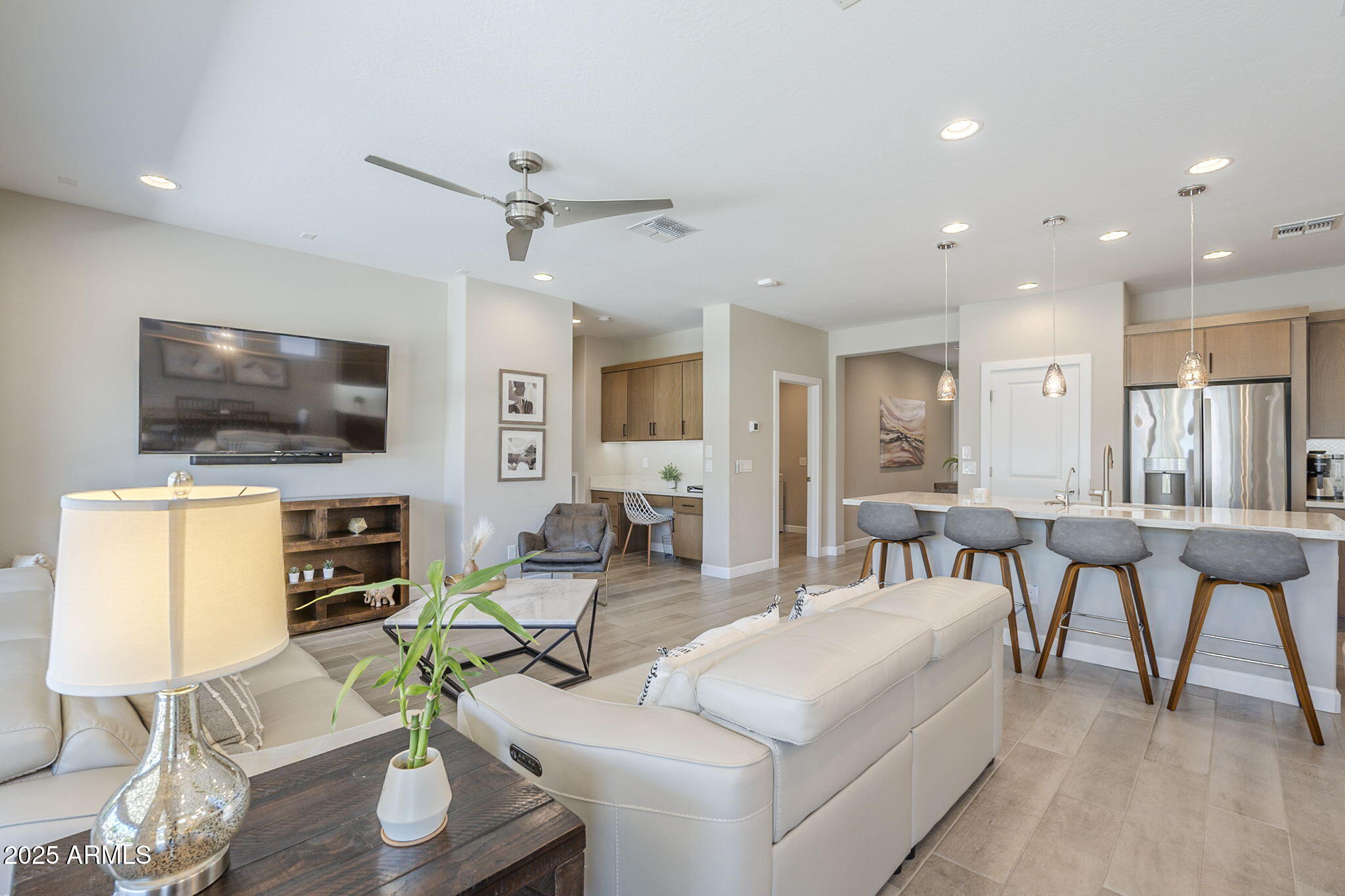 758 E FARMERS Lane