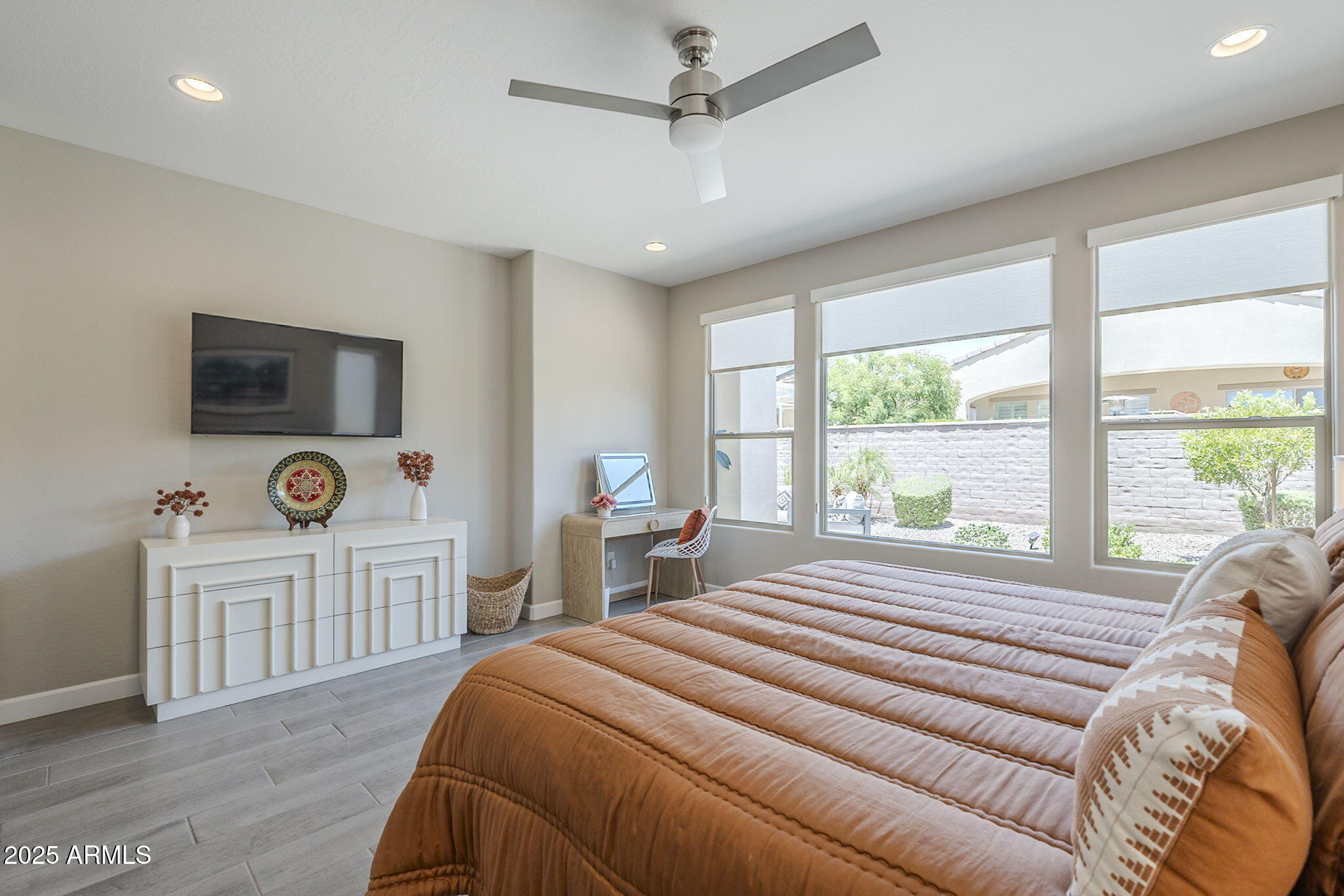 758 E FARMERS Lane