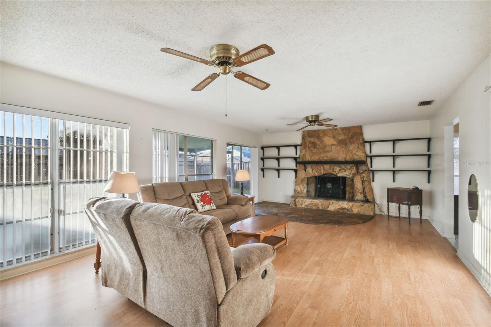 7004 BAYWOOD CT
