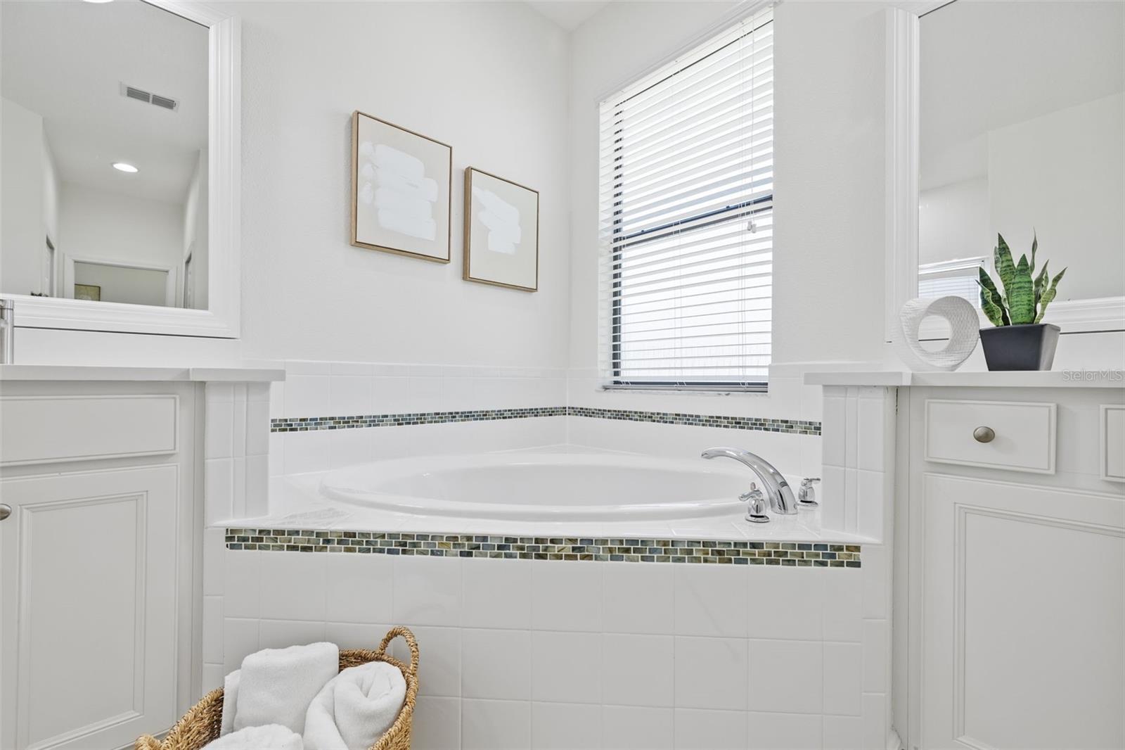 310 COCKLE SHELL LOOP