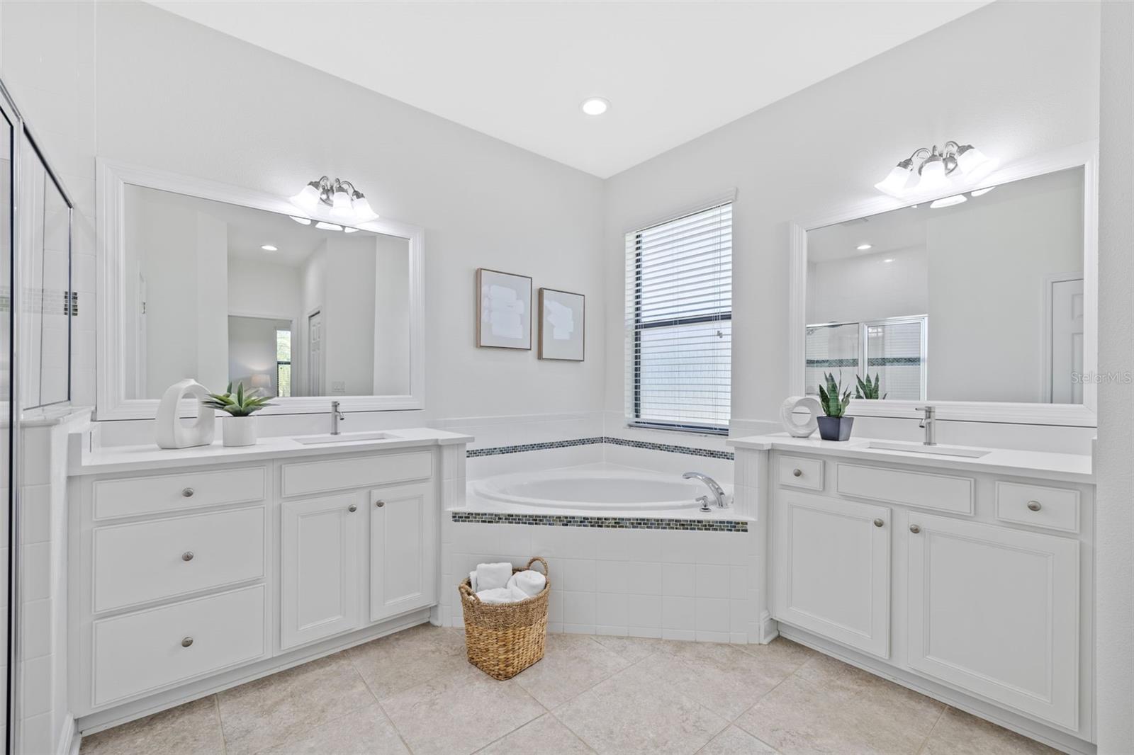 310 COCKLE SHELL LOOP