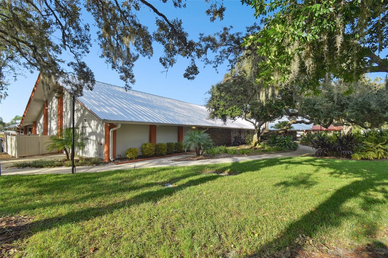 8531 WOODCREST DR