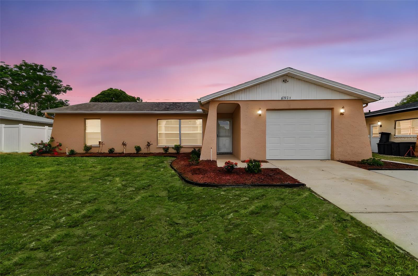 8531 WOODCREST DR