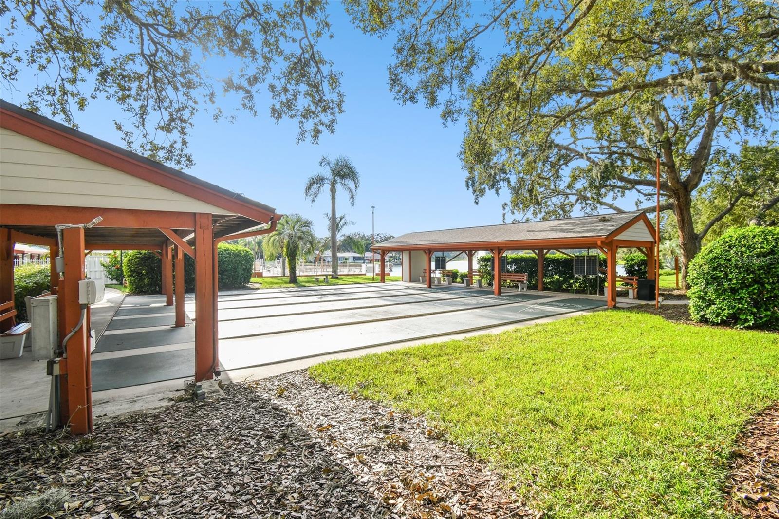 8531 WOODCREST DR