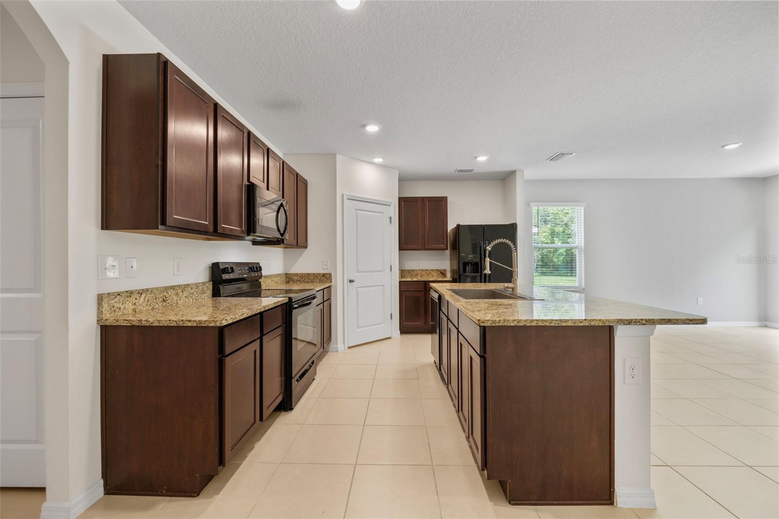 11910 LITTLE VIOLET CIR