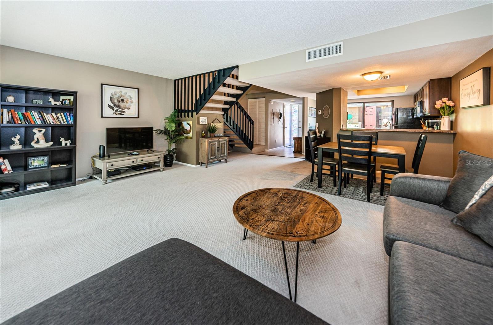 315 WOODS LANDING TRL