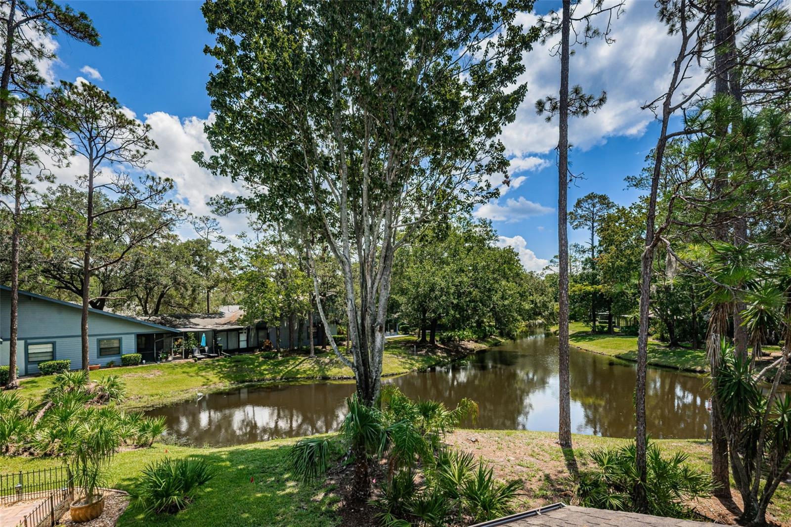 315 WOODS LANDING TRL