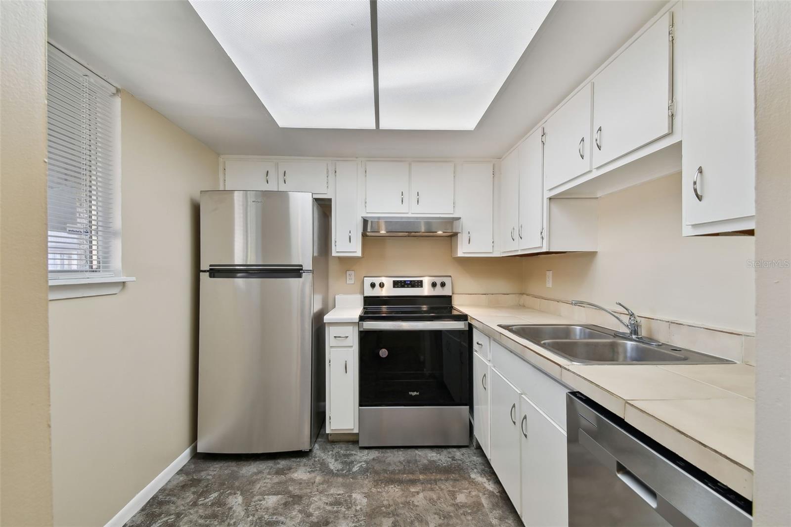 6330 NEWTOWN CIR #30B4