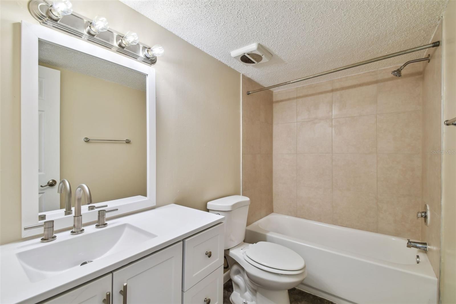 6330 NEWTOWN CIR #30B4