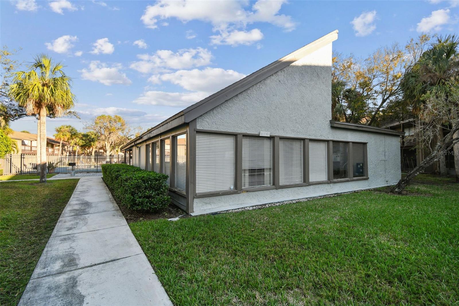 6330 NEWTOWN CIR #30B4