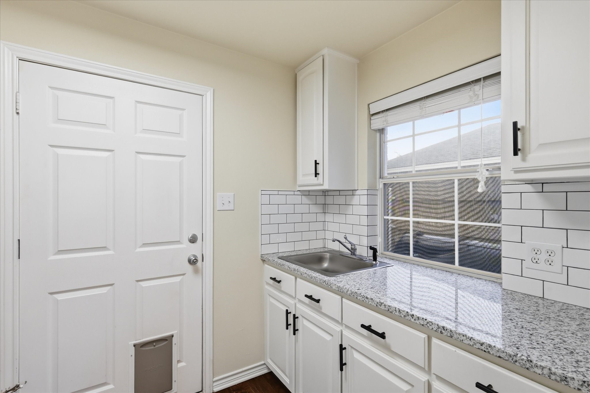 202 Colonial Heights