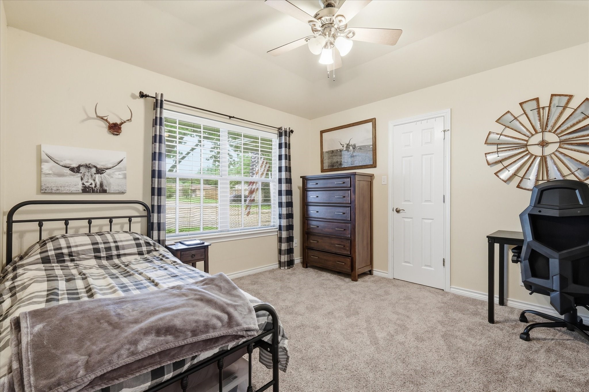 202 Colonial Heights