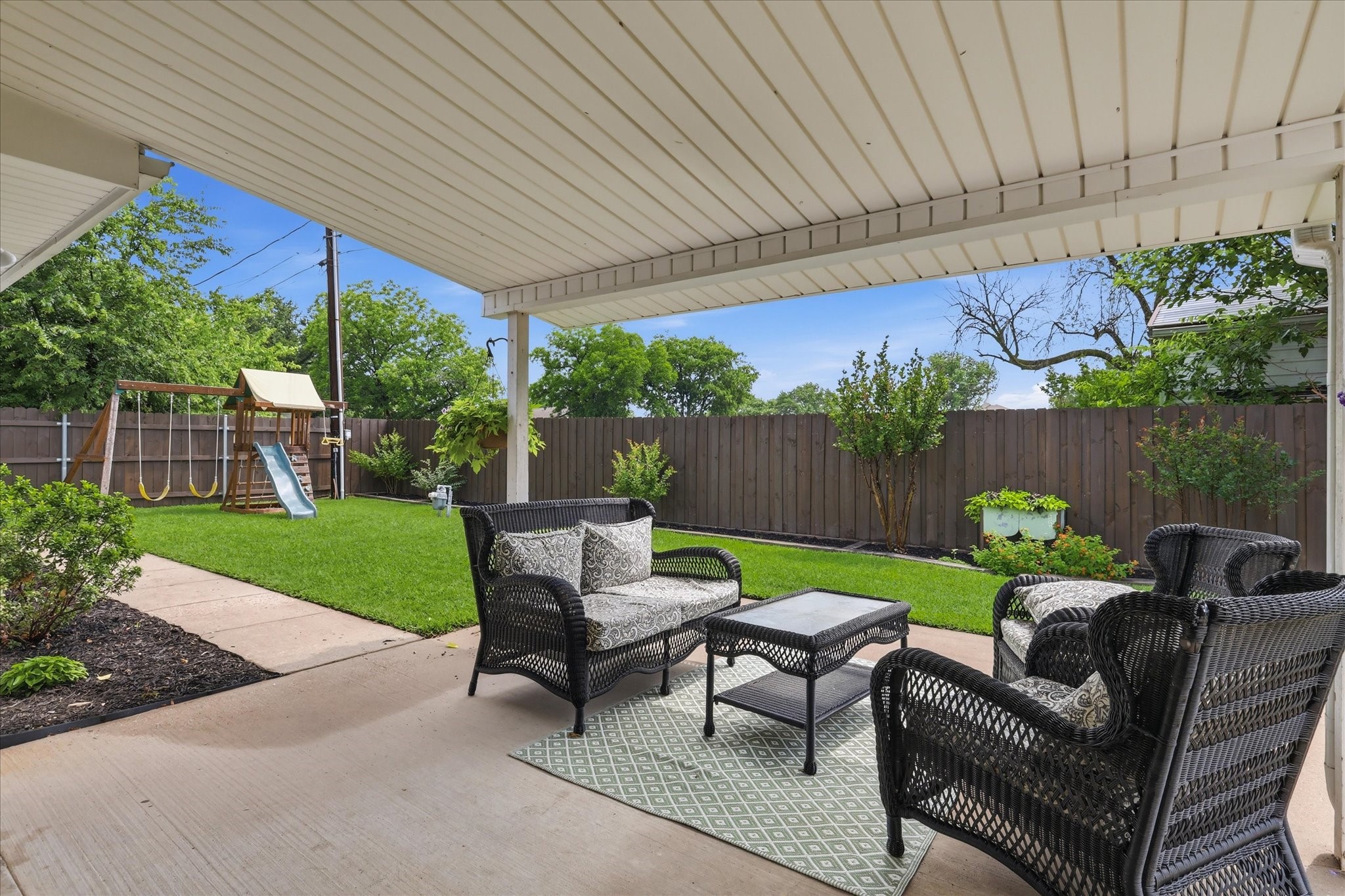 202 Colonial Heights