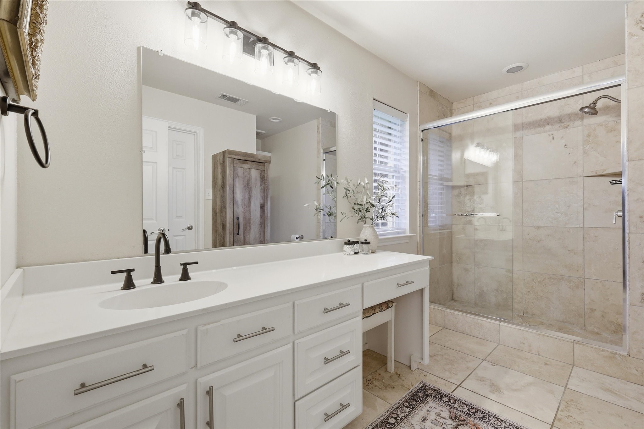 202 Colonial Heights