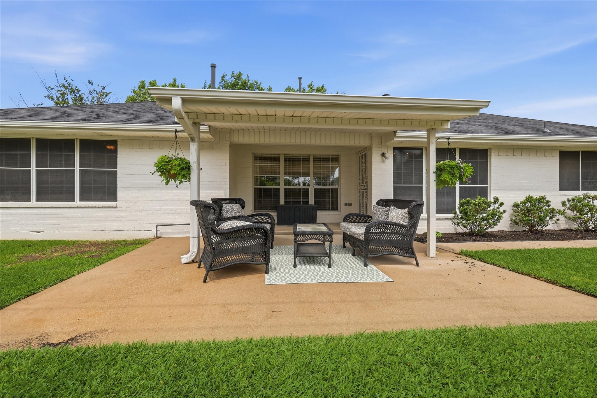202 Colonial Heights