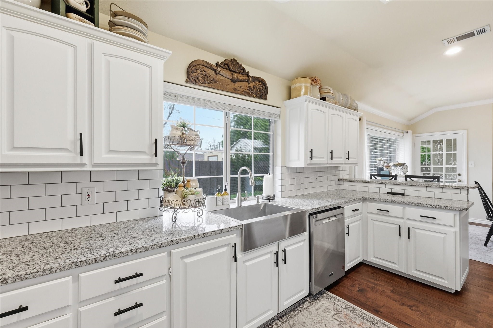 202 Colonial Heights
