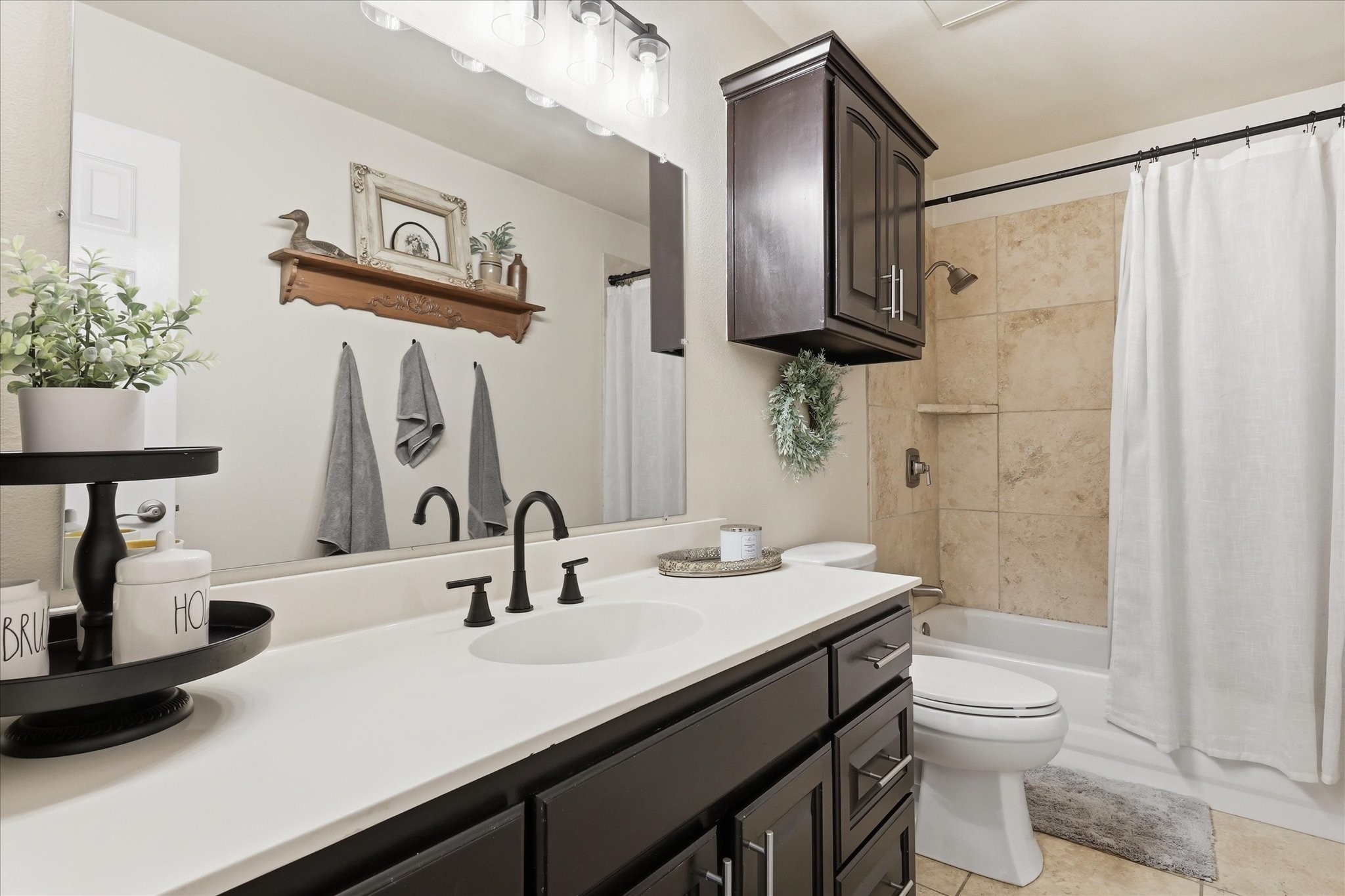 202 Colonial Heights