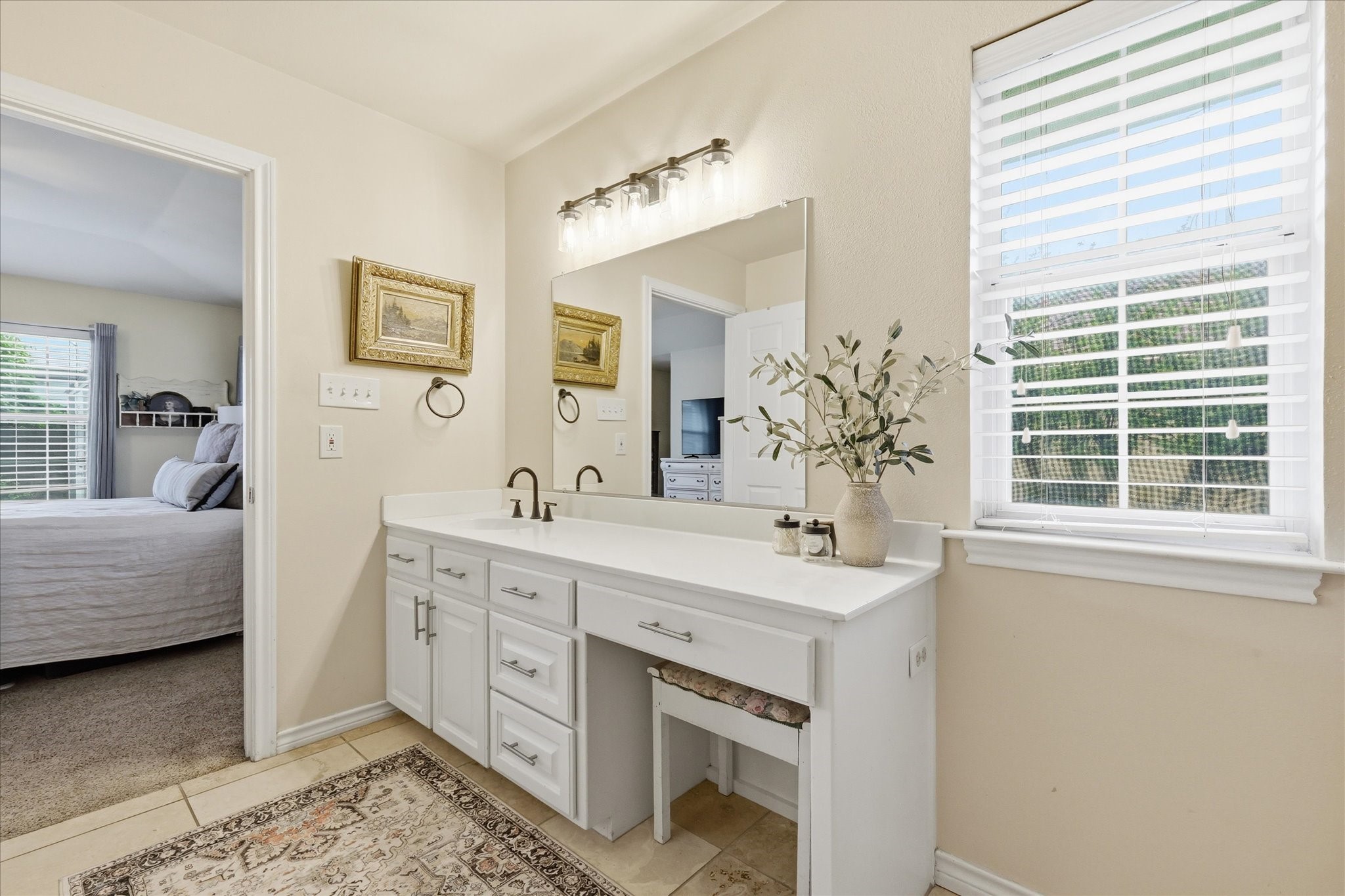 202 Colonial Heights