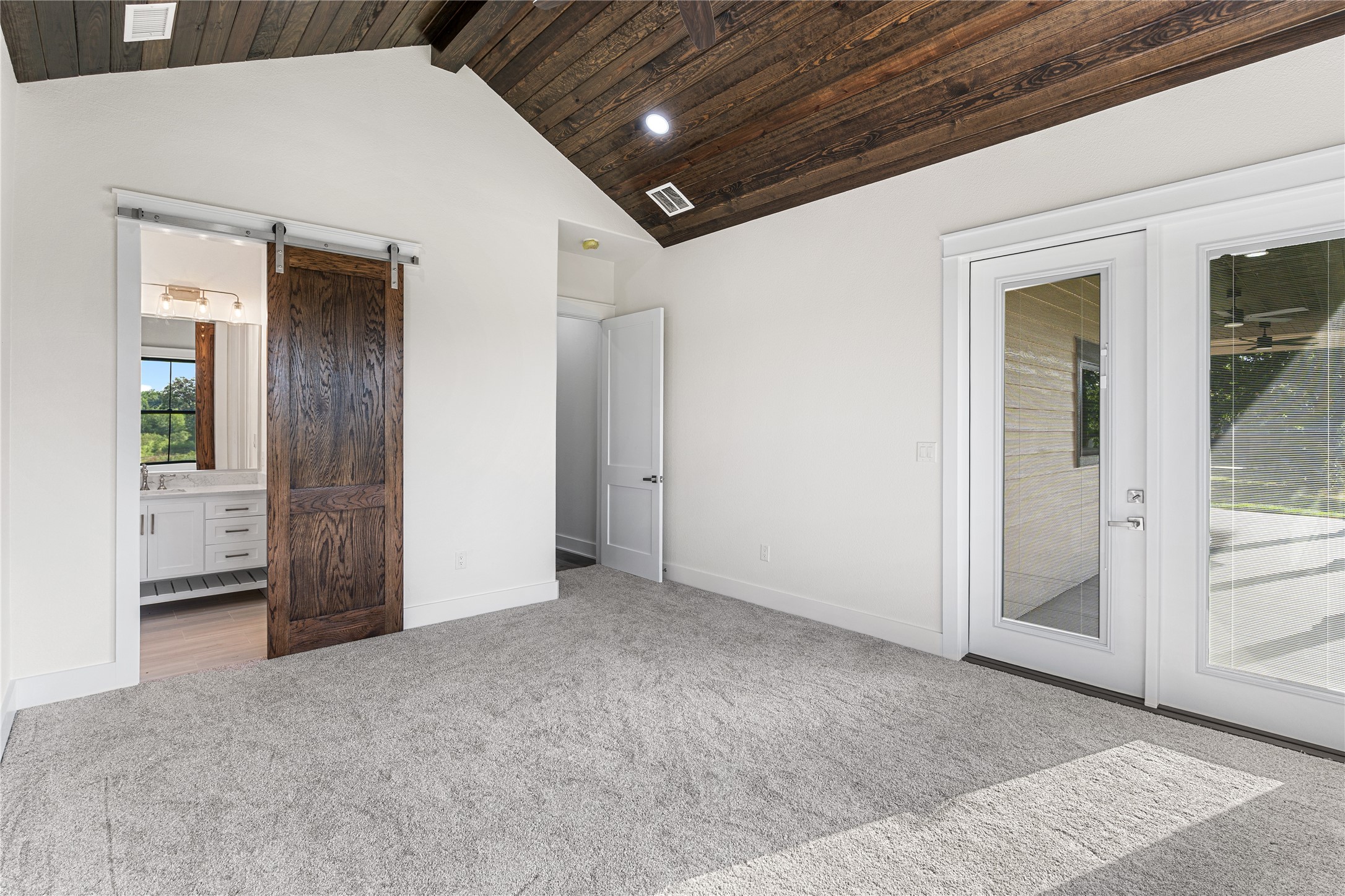 192 Lago Lane