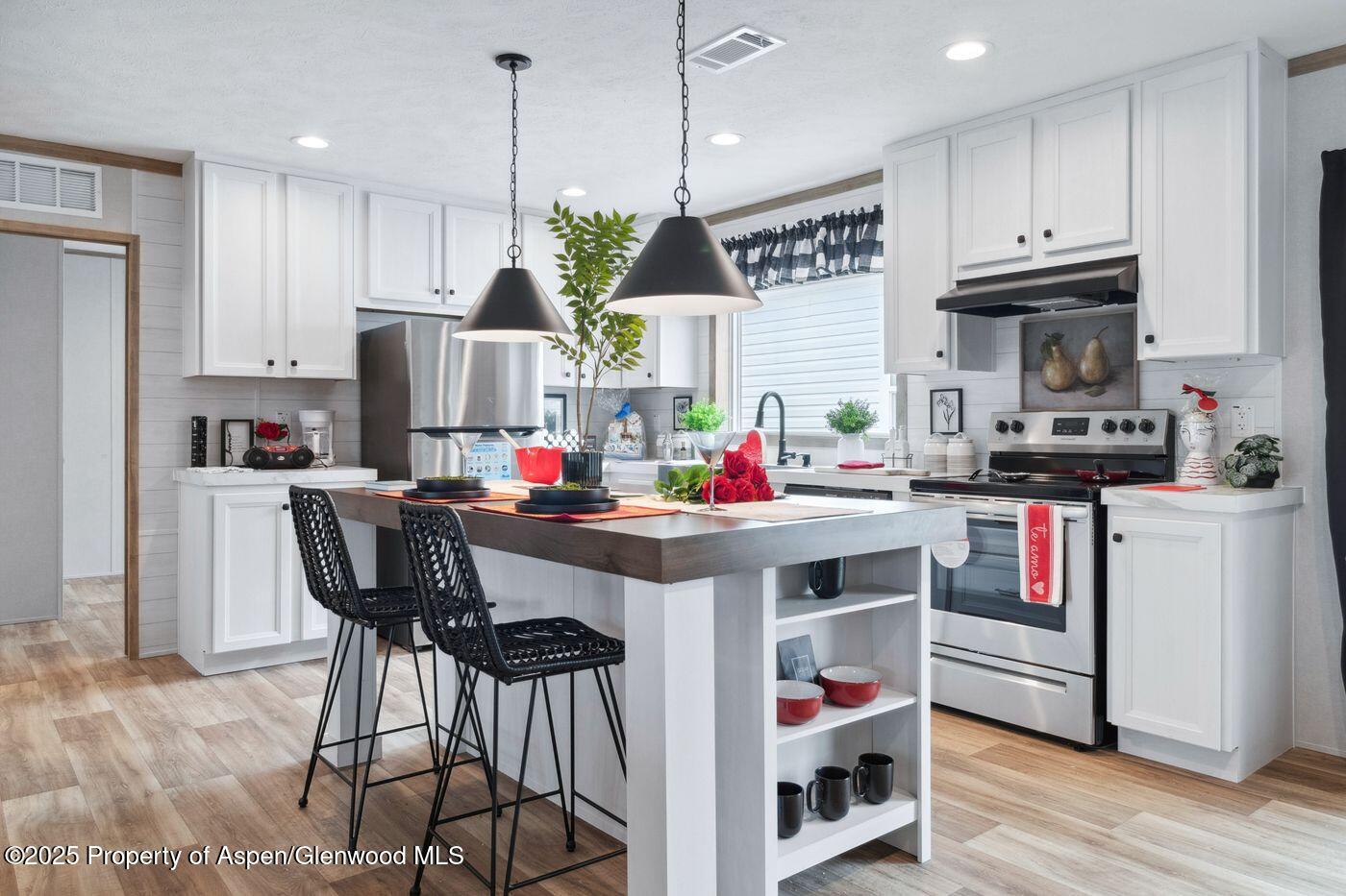 200 W 20th Street, D21