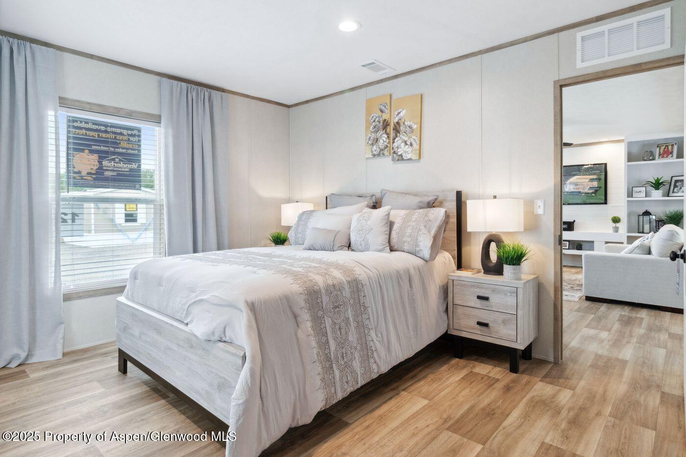 200 W 20th Street, D21