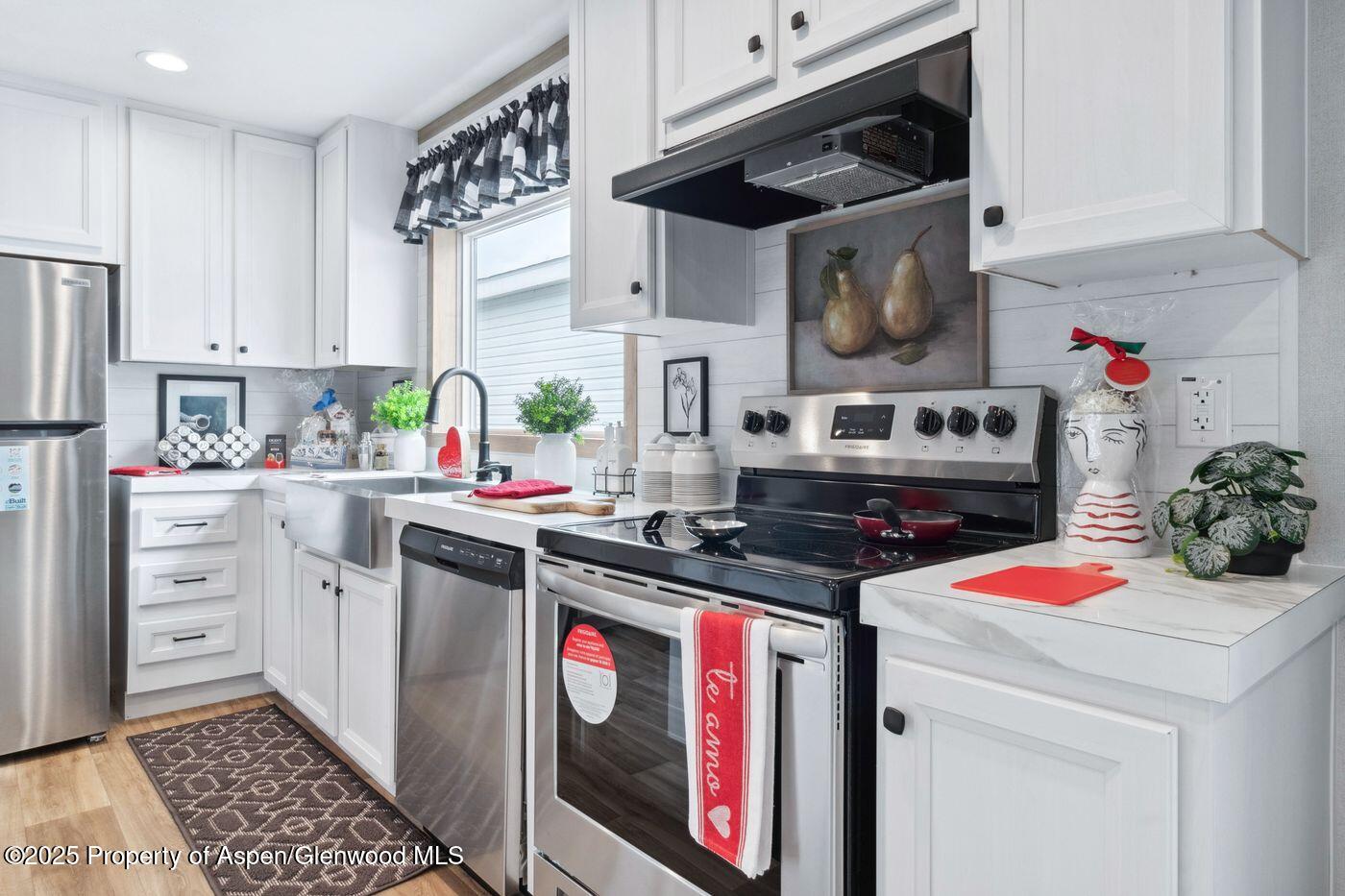 200 W 20th Street, D21