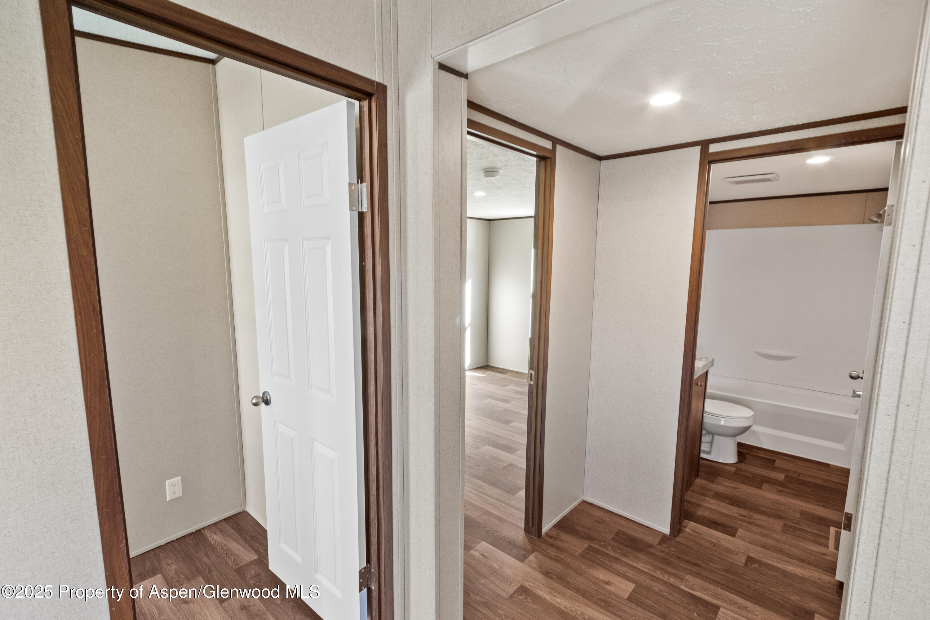 133 W Carson Circle