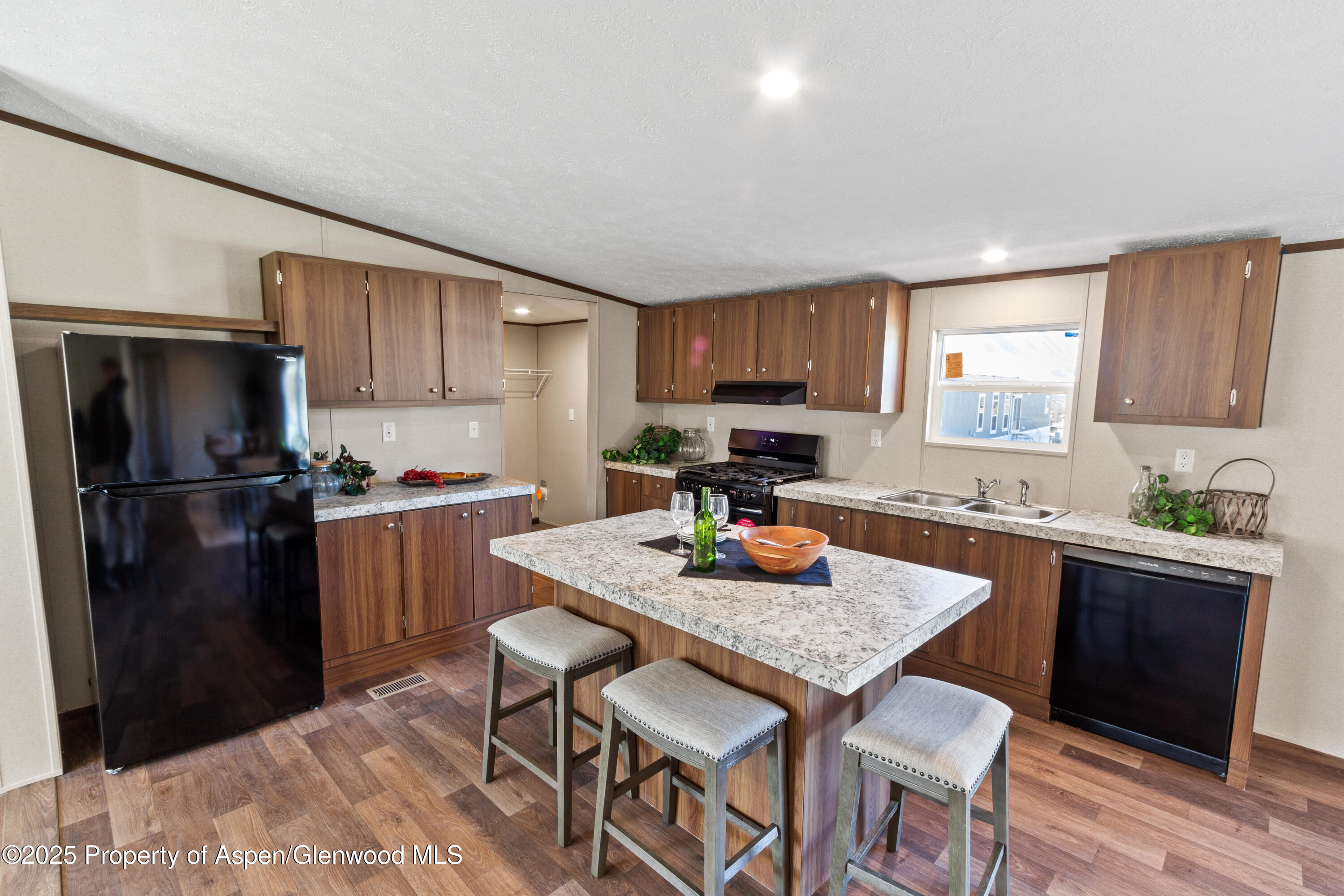 133 W Carson Circle
