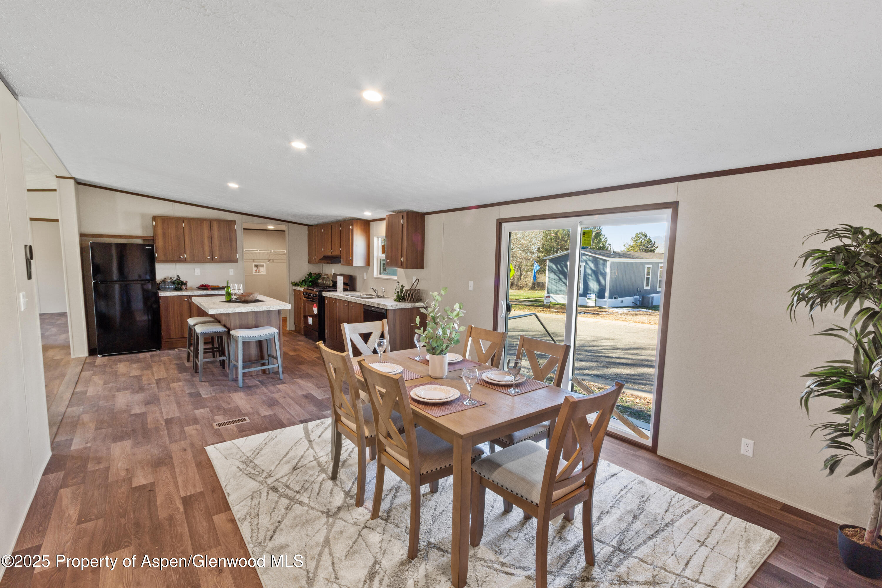 133 W Carson Circle