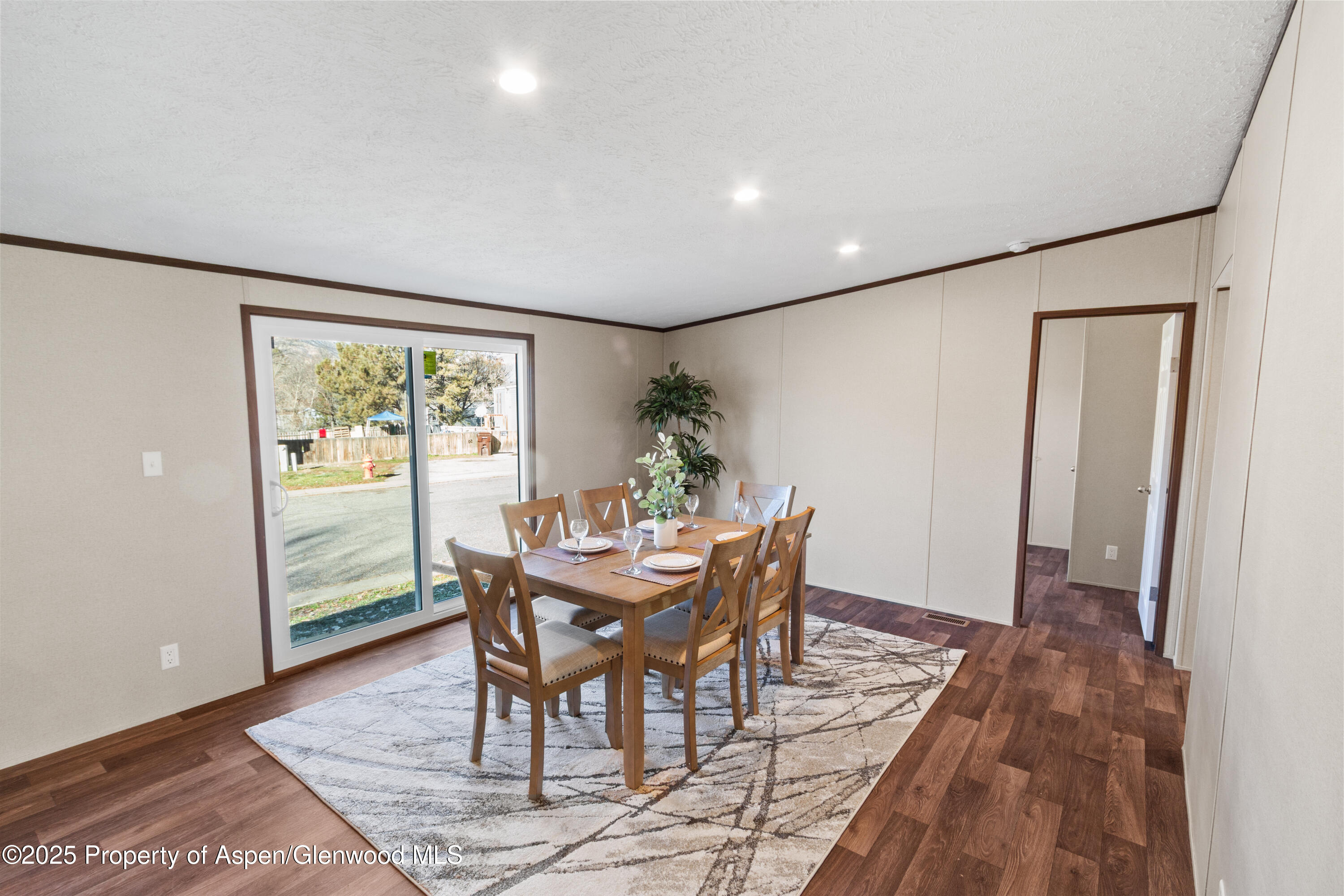 133 W Carson Circle