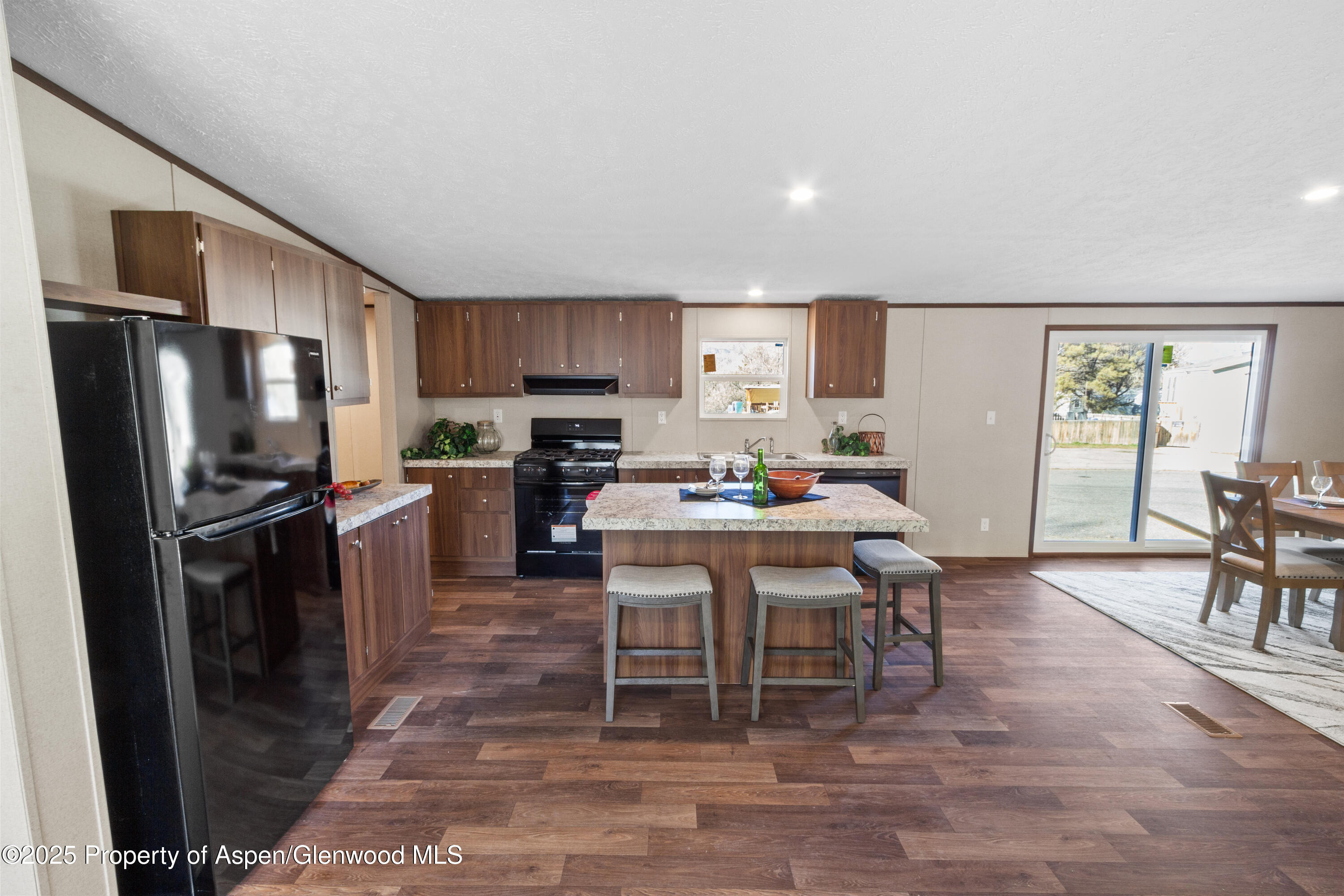 133 W Carson Circle