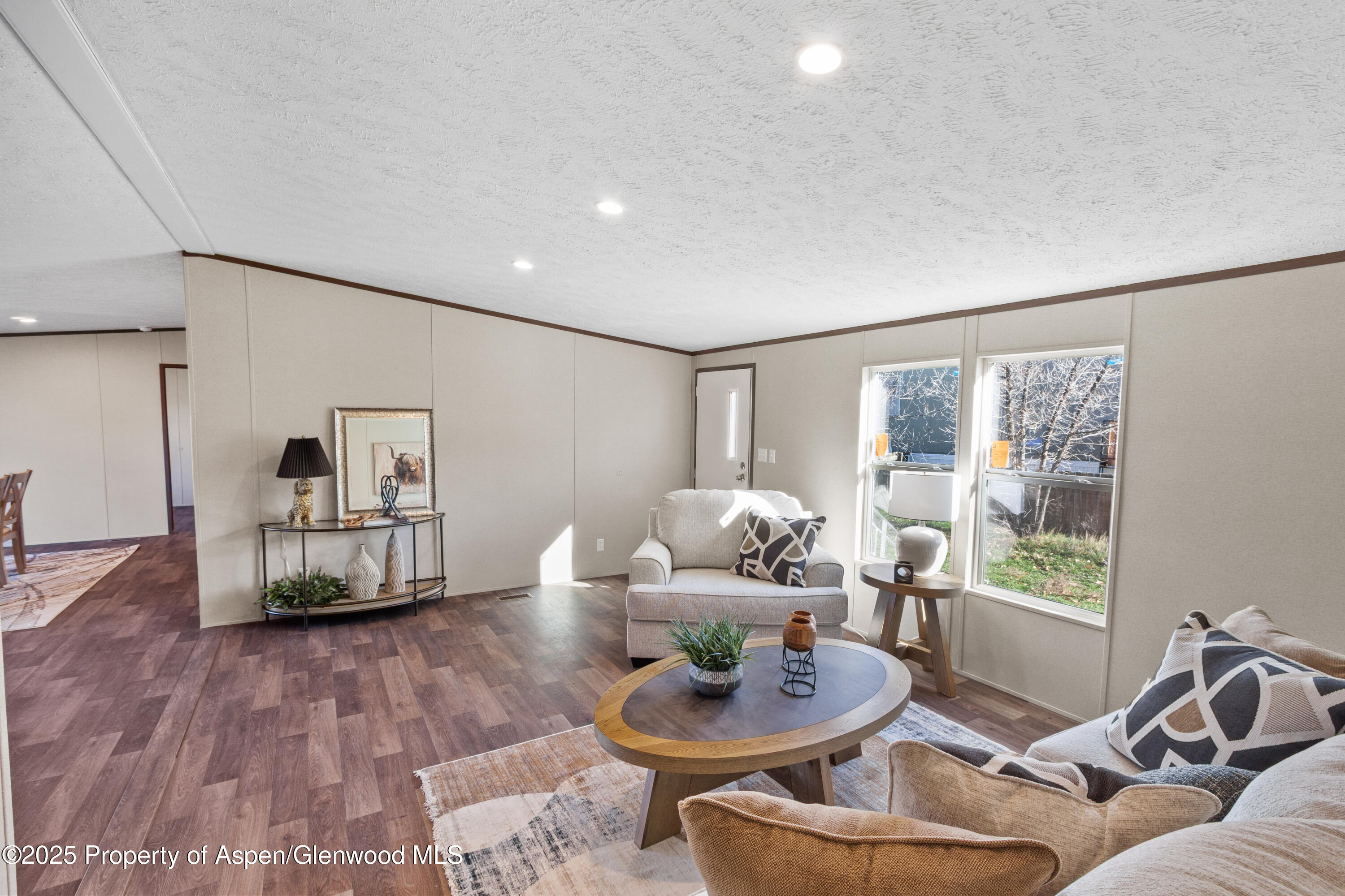 133 W Carson Circle