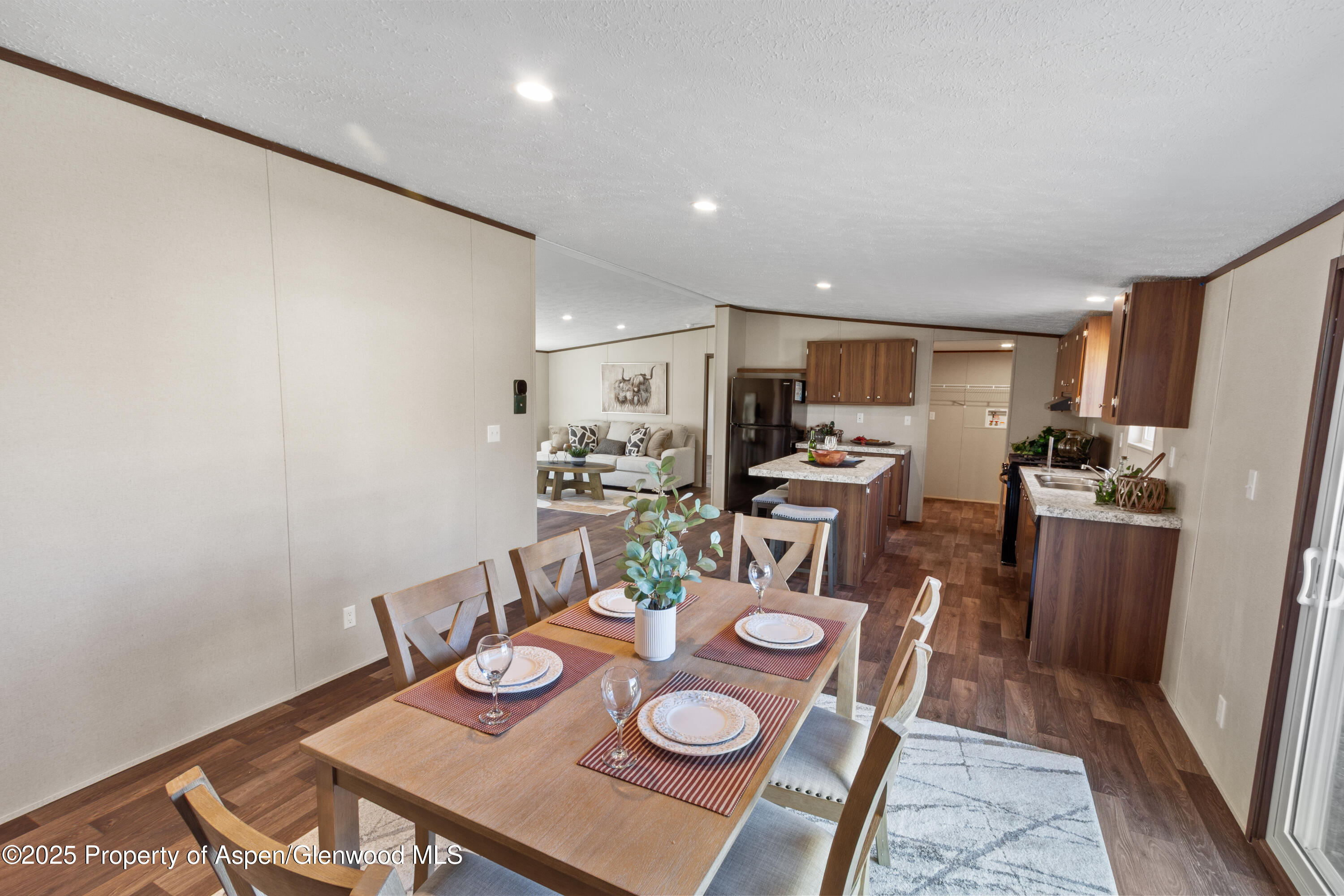 133 W Carson Circle