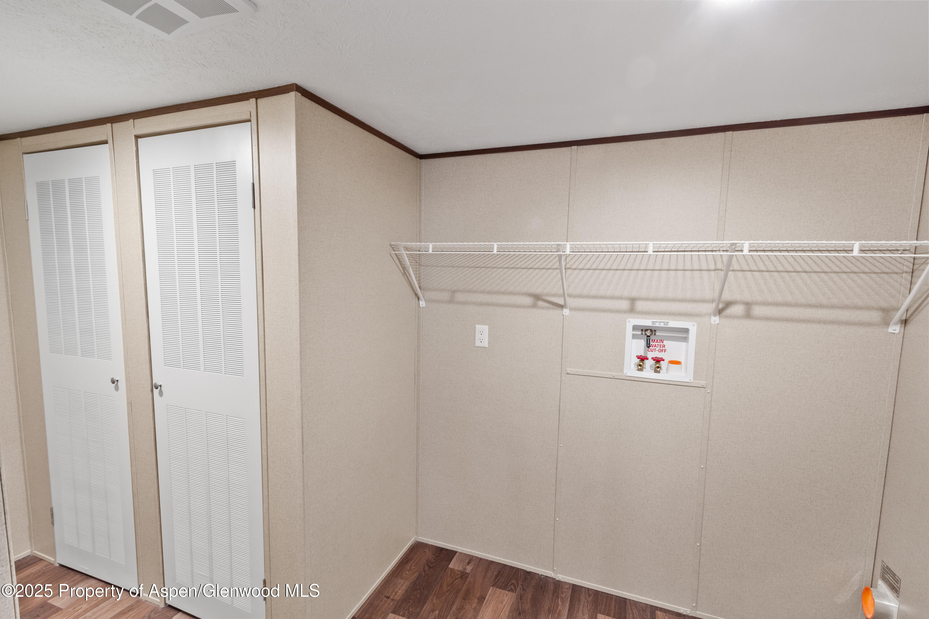 133 W Carson Circle