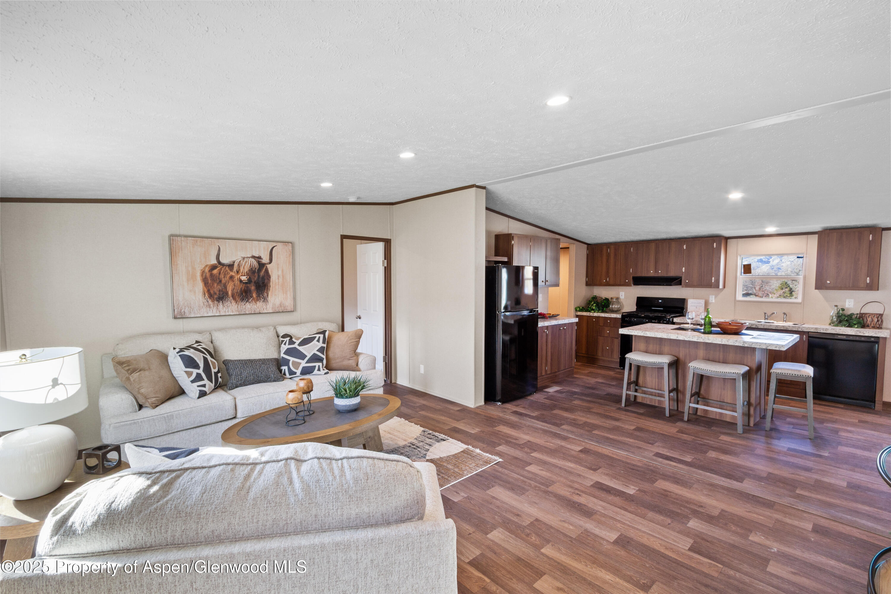 133 W Carson Circle