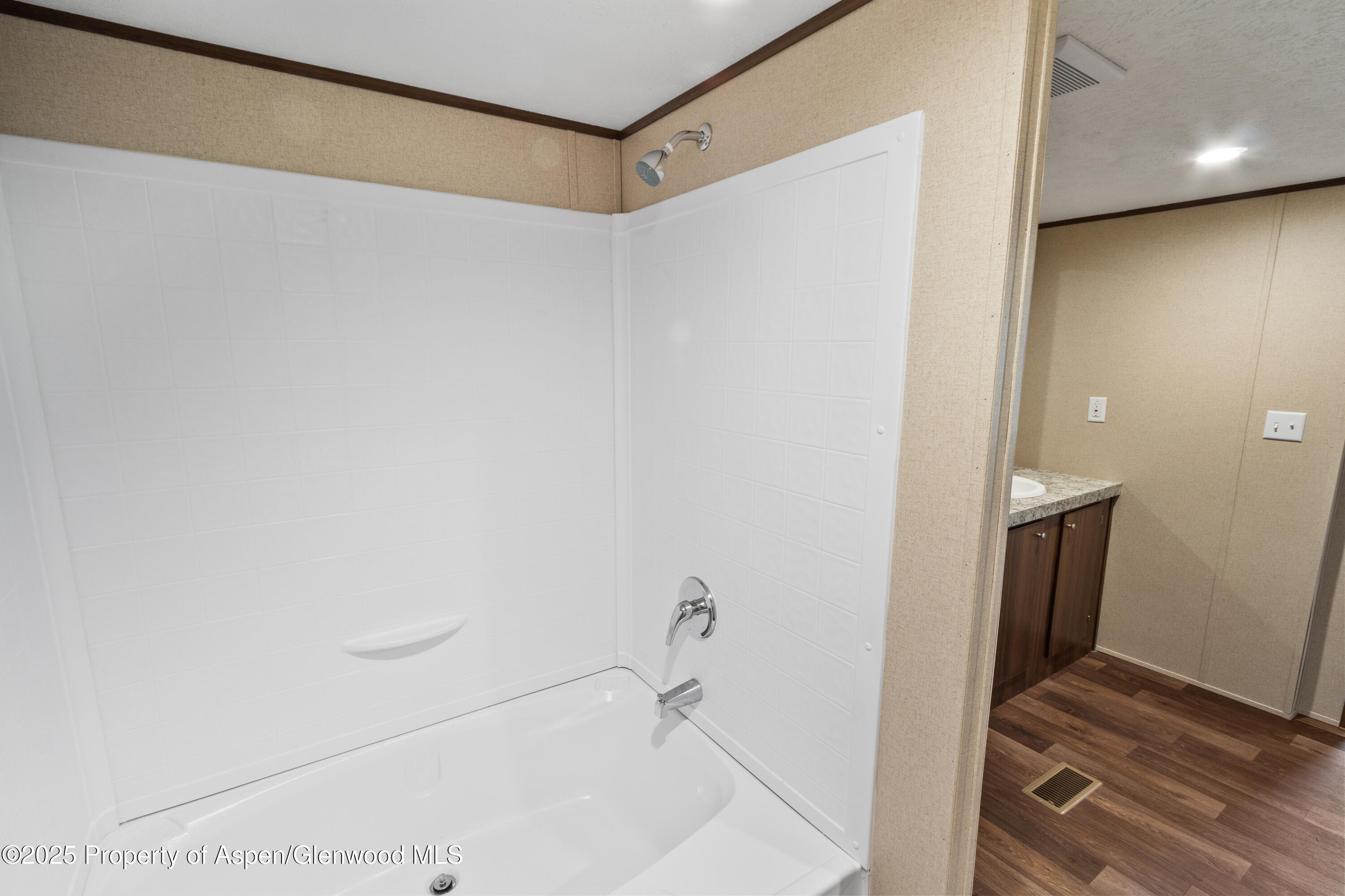 133 W Carson Circle