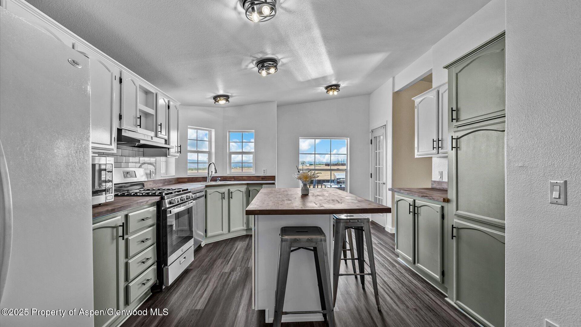 160 Mustang Mesa Trail