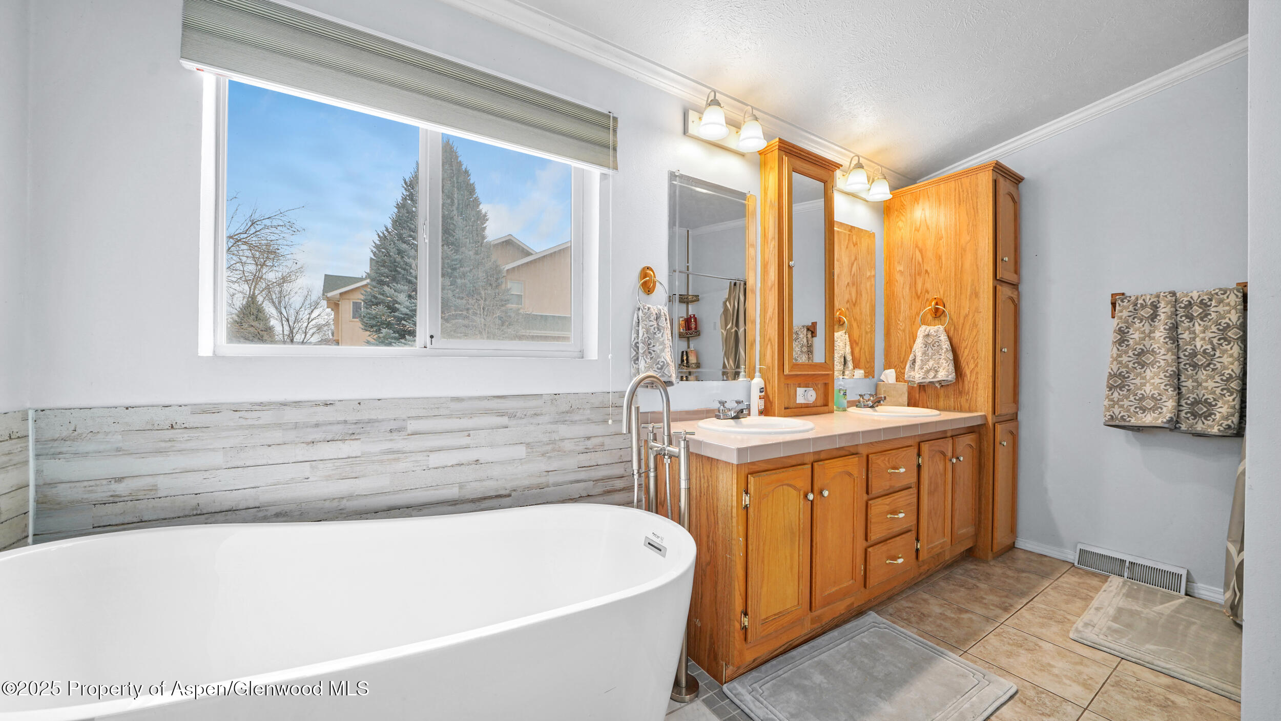 161 S Golden Drive
