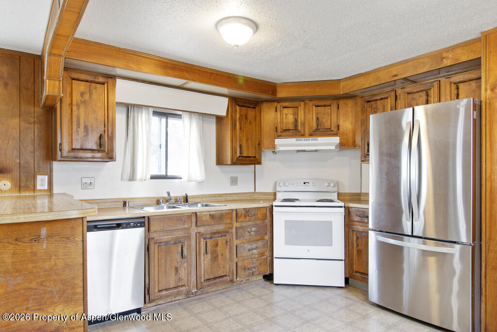 45 E Carson Circle