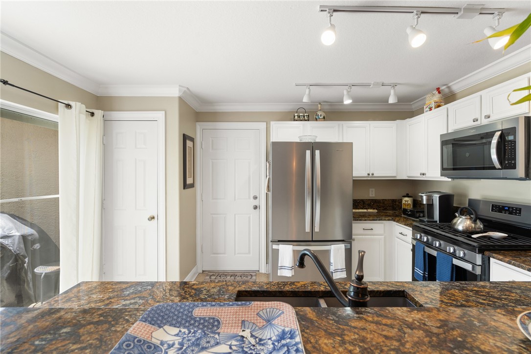 1669 Pointe West Way