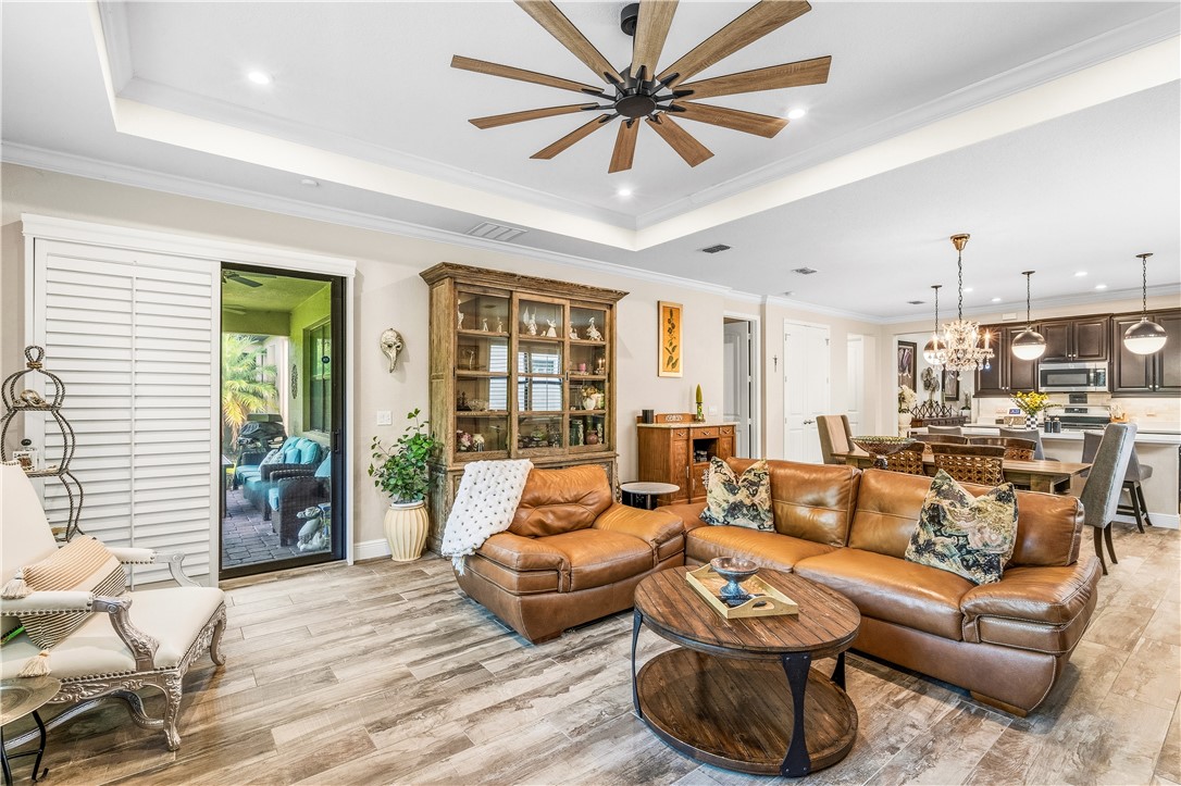 1653 Willows Square