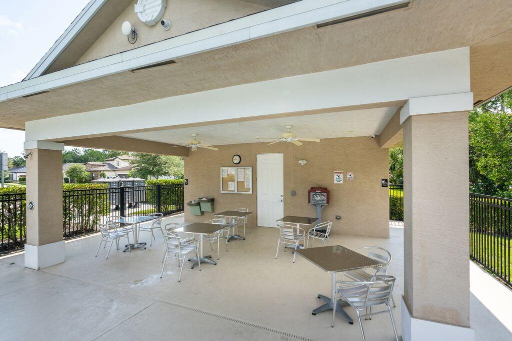 1653 Willows Square