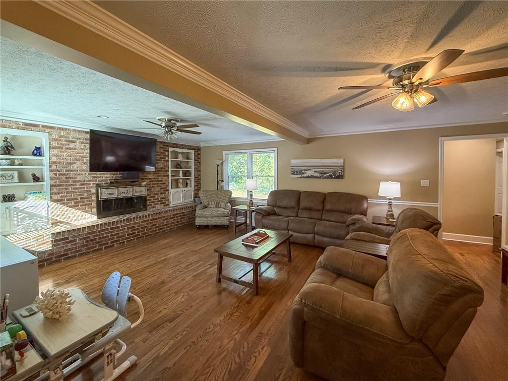 1733 Rhonda Lane