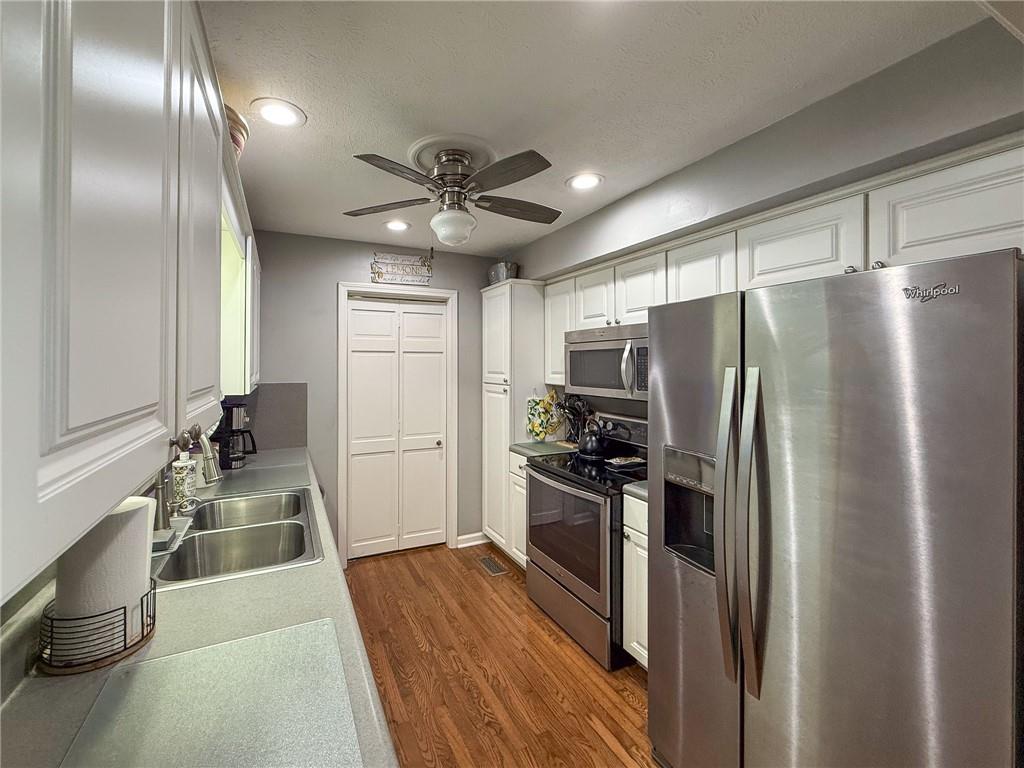 1733 Rhonda Lane