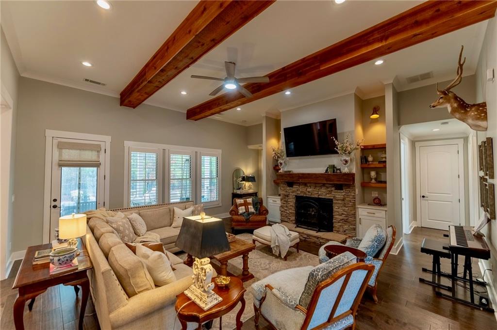 404 Fox Valley Drive