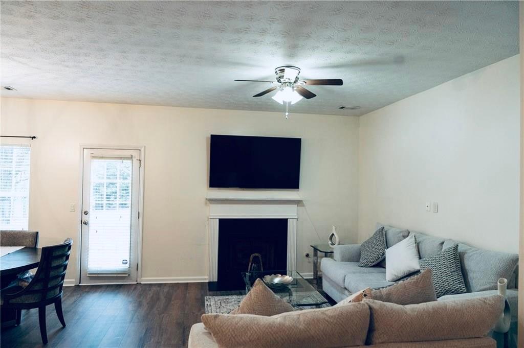 1514 Parc Main Street