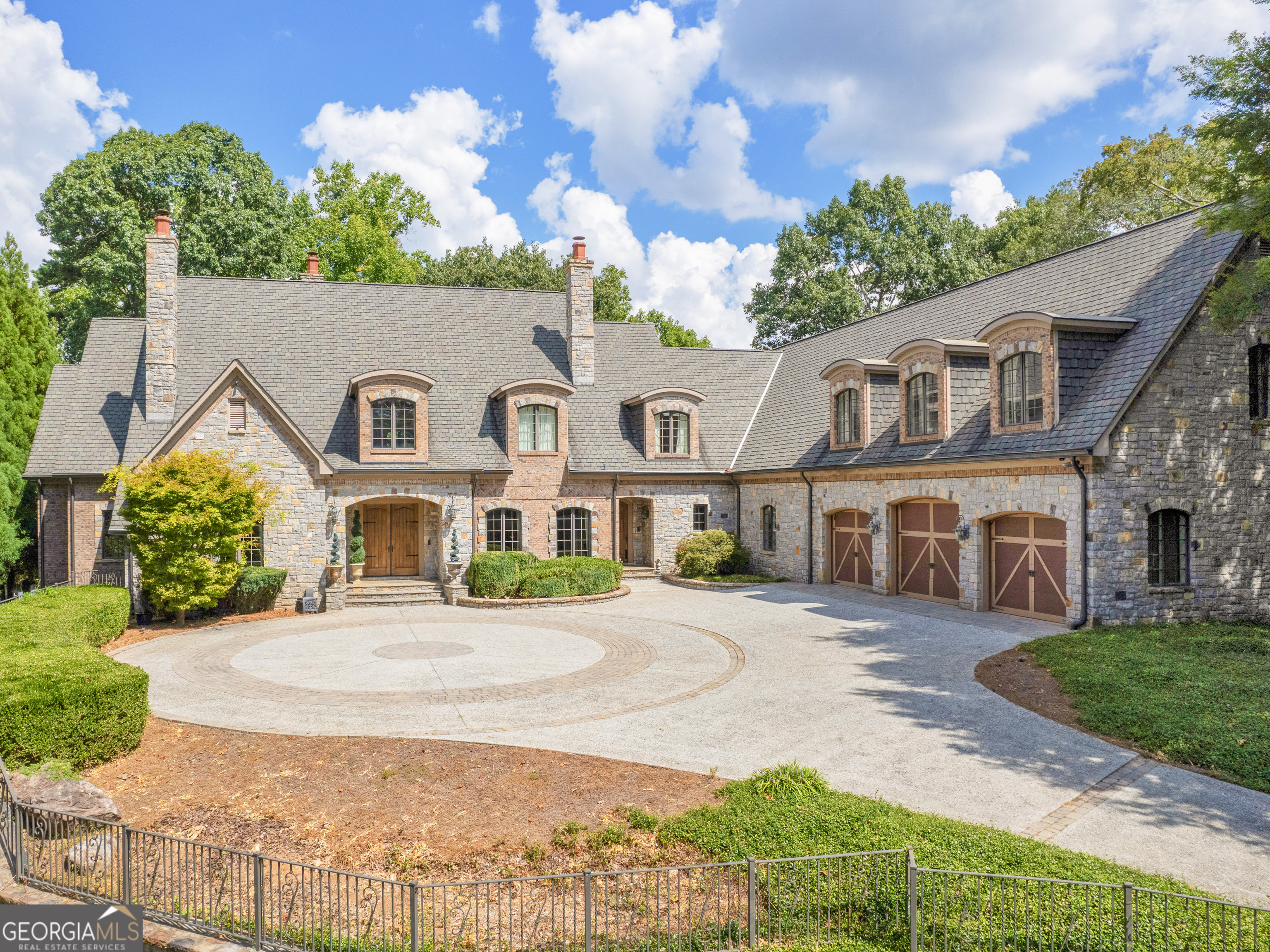 2554 Emerald Drive
